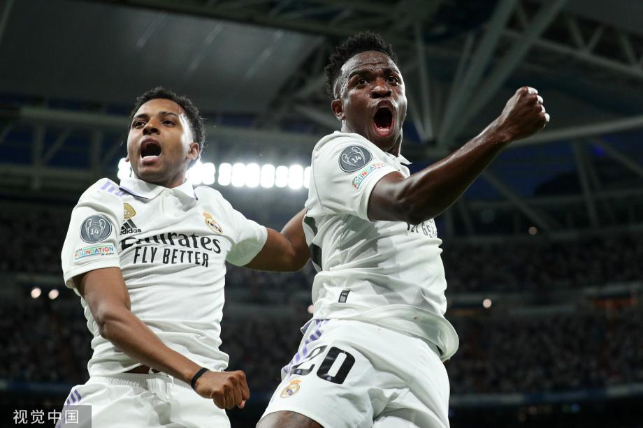 赛中占据更 赛中占据更